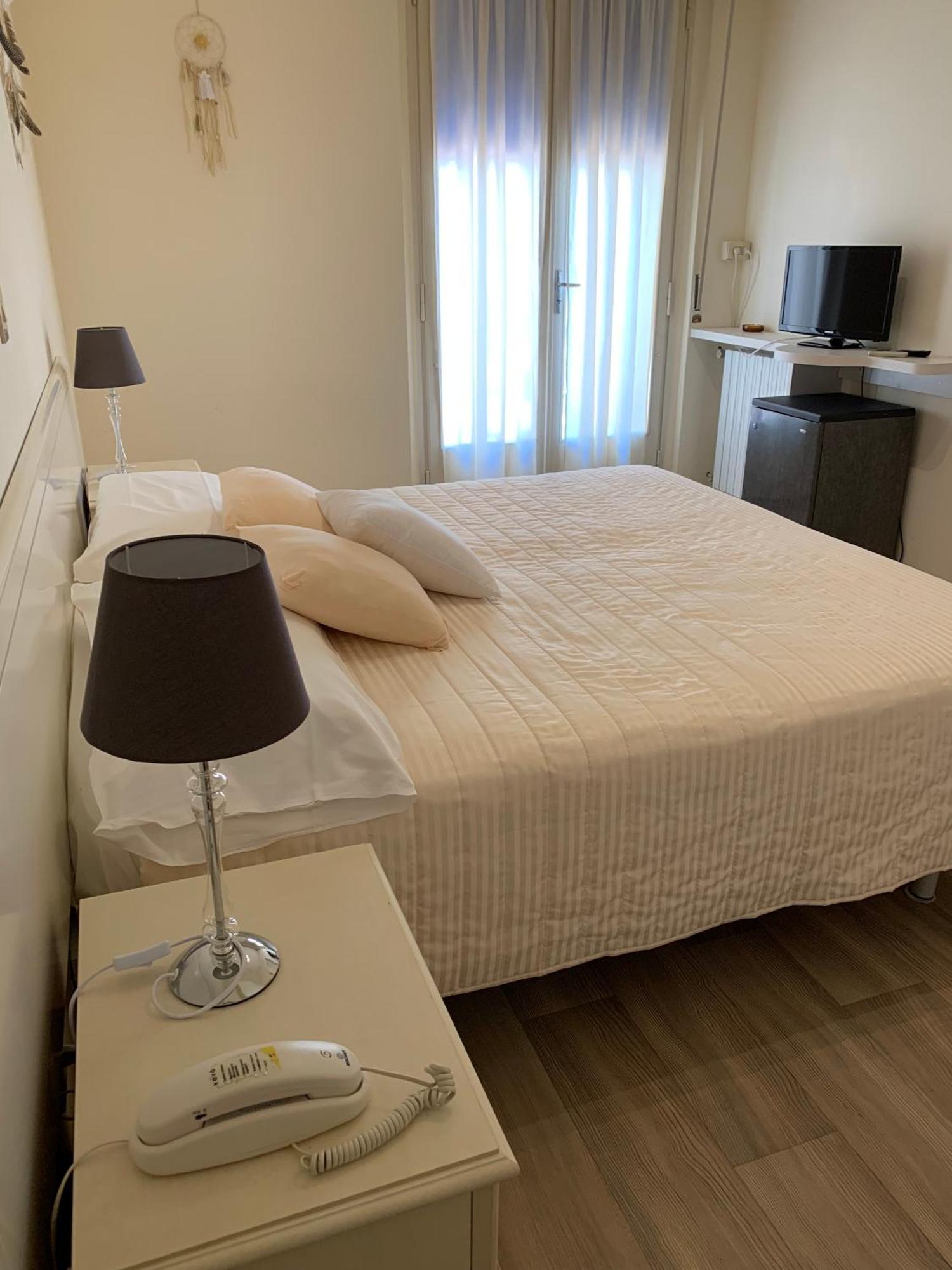 G&D Hotel Deanna Pool&Brunch Milano Marittima Pokoj fotografie
