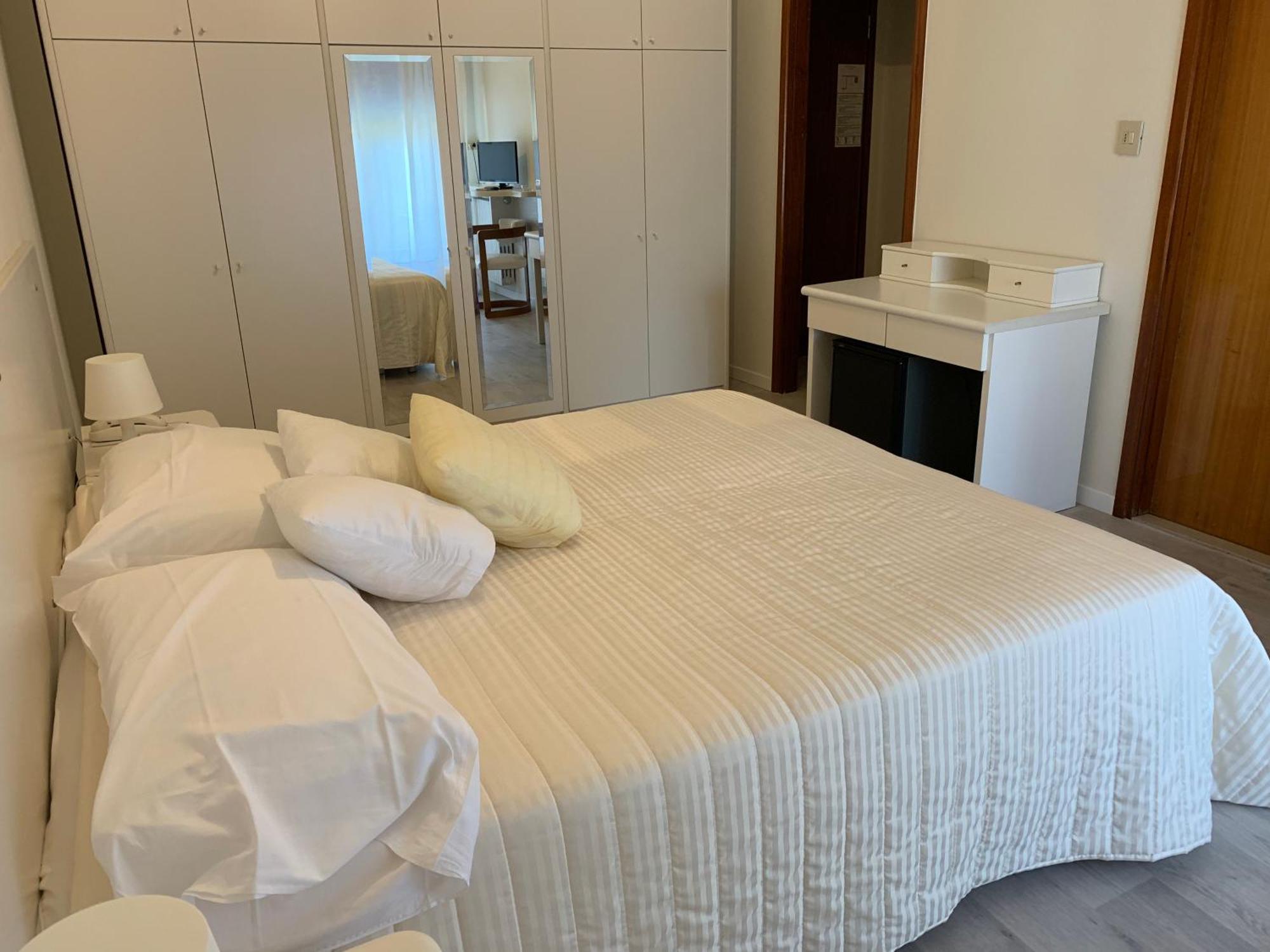 G&D Hotel Deanna Pool&Brunch Milano Marittima Pokoj fotografie