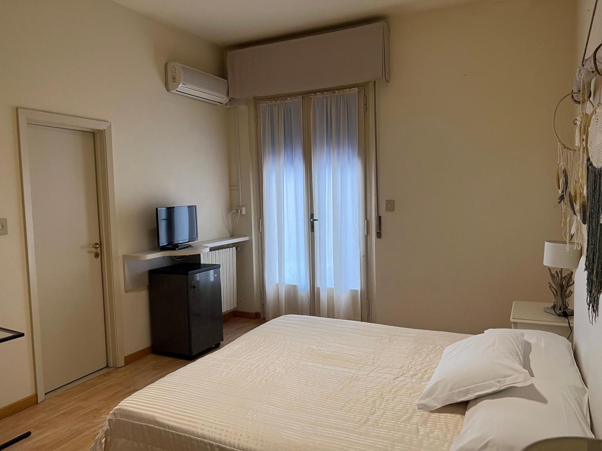 G&D Hotel Deanna Pool&Brunch Milano Marittima Pokoj fotografie