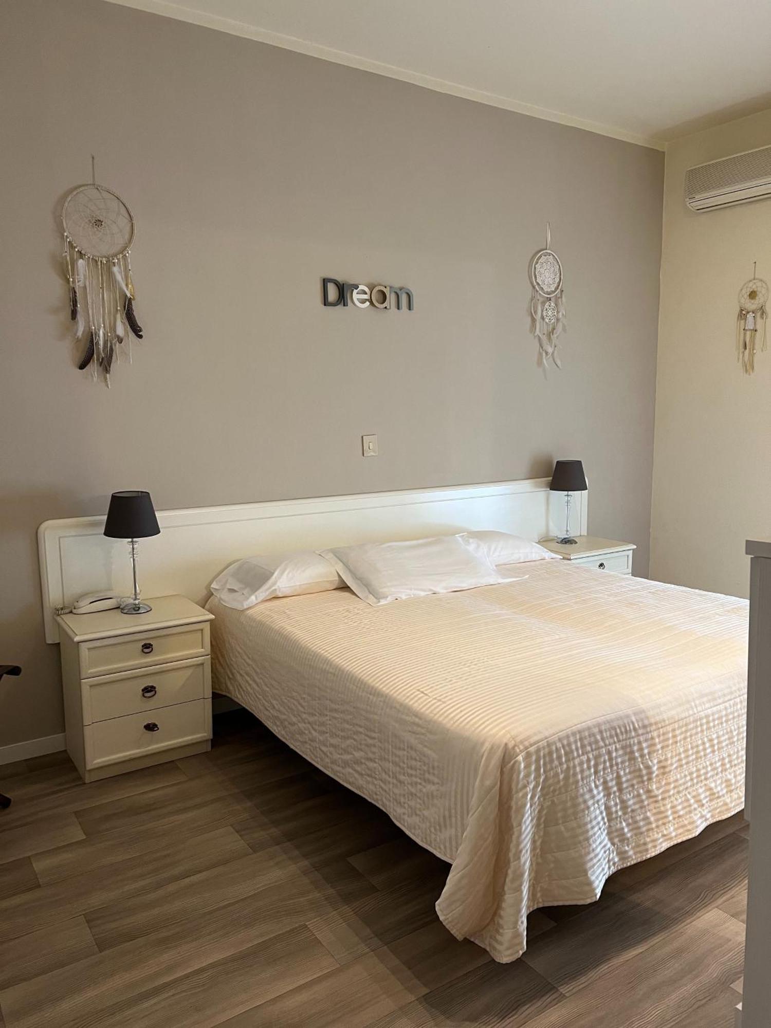 G&D Hotel Deanna Pool&Brunch Milano Marittima Pokoj fotografie