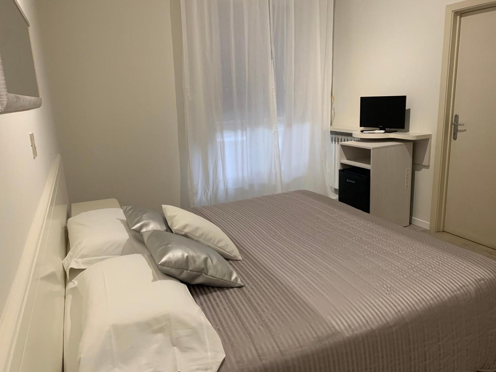 G&D Hotel Deanna Pool&Brunch Milano Marittima Pokoj fotografie